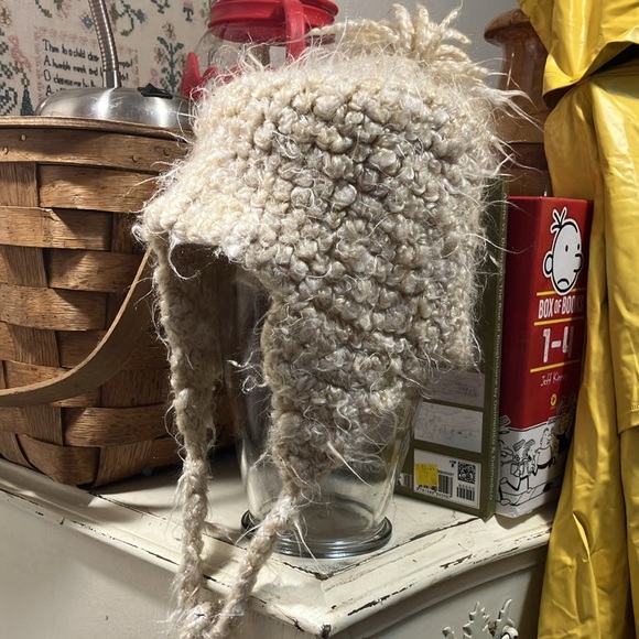 🌈 Fuzzy Pom Pom hat hand knit silk blend - Picture 6 of 8